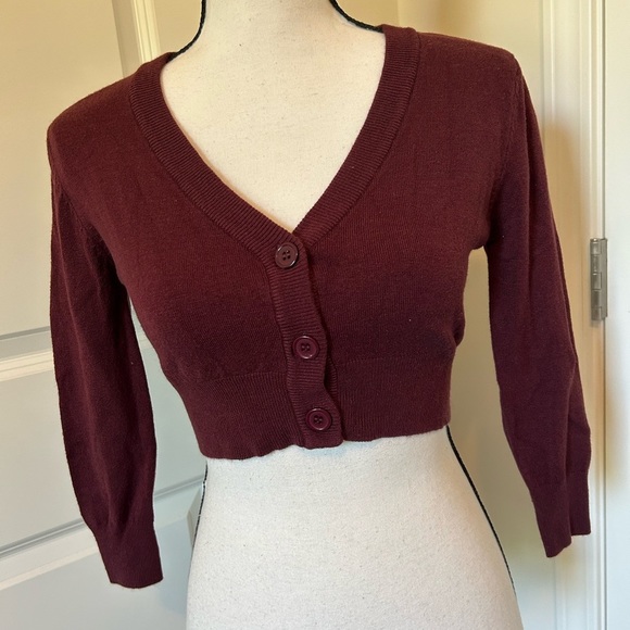 Maroon crop button up sweater - Picture 2 of 4